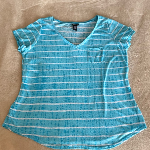 Torrid Soft Striped Toe Dye V-Neck T-Shirt - Size 1X - Picture 7 of 11